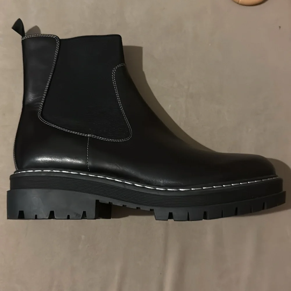 Marc Fisher Women's Patrick Chelsea Boot - Black Lug Sole Booties size 9.5 NWOT - Picture 2 of 10
